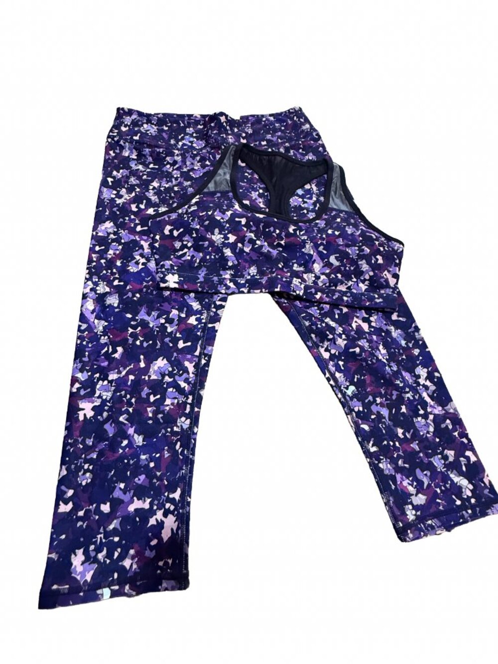 NWT Fabletics 2 Piece Activewear Set Large Glow Getter Salar Capri & Amna Bra